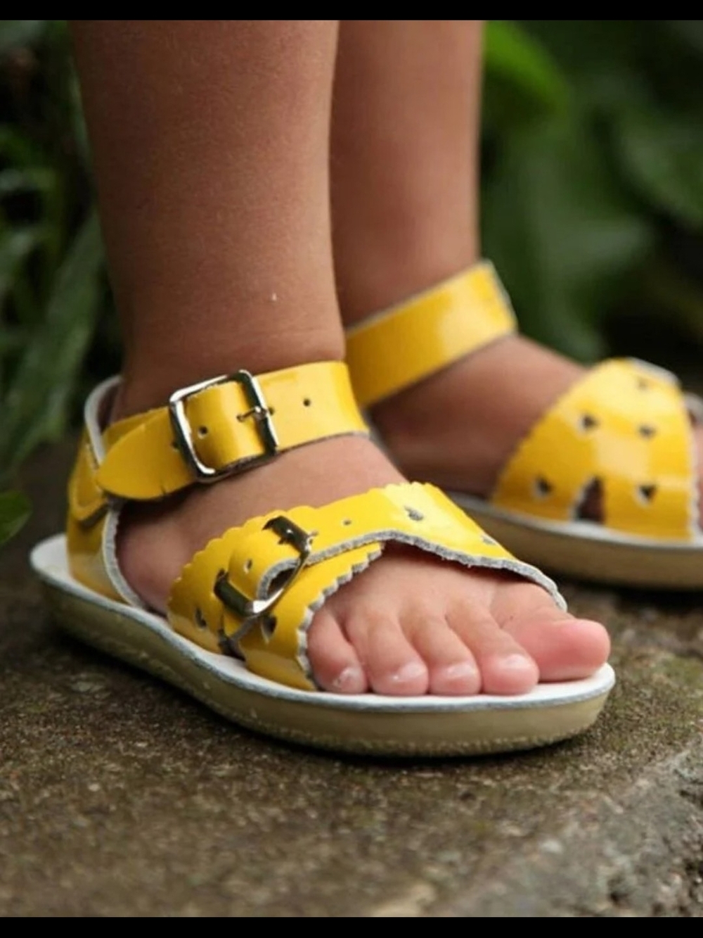 Salt Water Sandals by Hoy Kids Yellow Patent Leather Size : Toddler 10